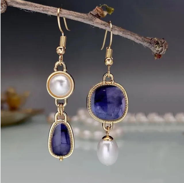 Boucles d'oreilles avec Perle et Pierre Bleue Vintage