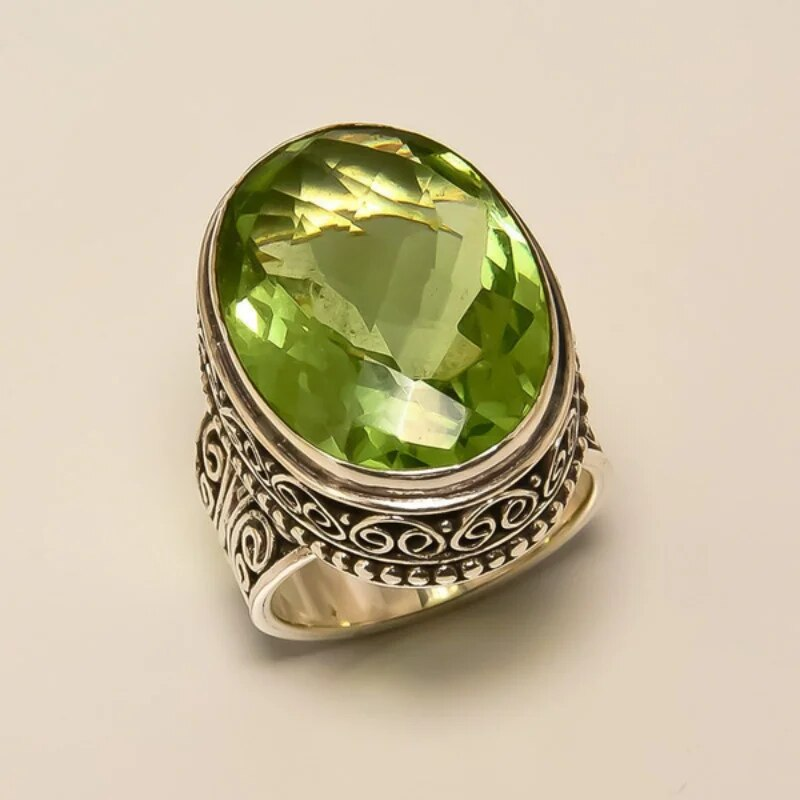 Bague Vintage avec Cristal Olive