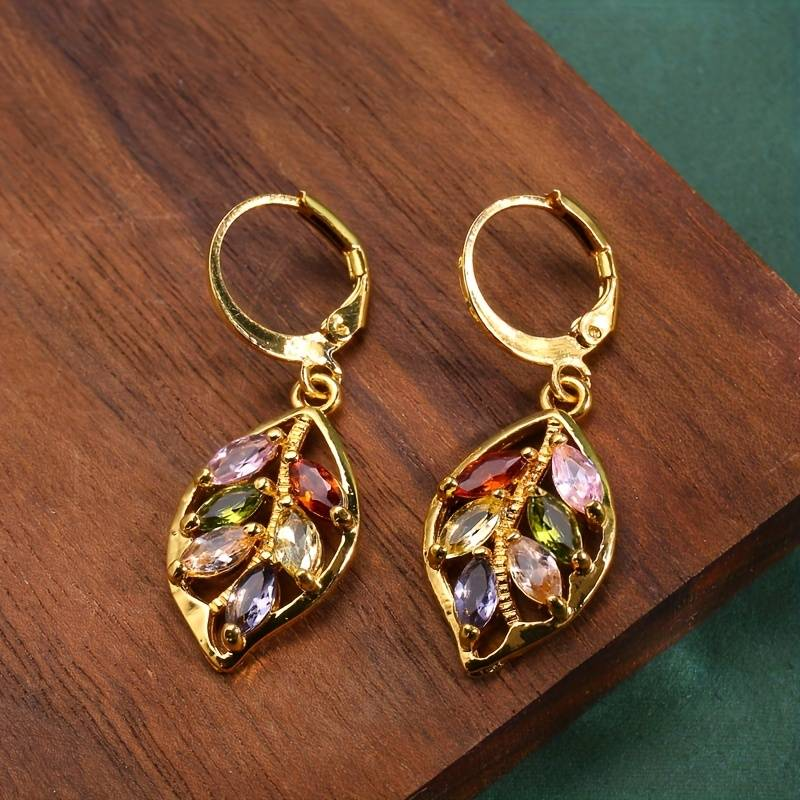 Boucles d'oreilles en feuille d'or vintage avec zirconiums colorés